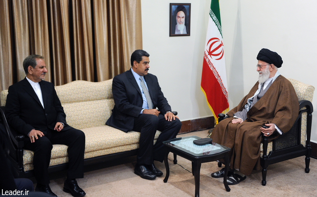 Ayatollah Khamenei receives Venezuelan President Nicolás Maduro.