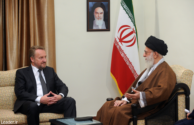 Chairman of Bosnia’s presidential council and his entourage meets with Ayatollah Khamenei.