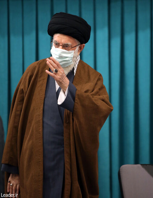 Imam Khamenei: Capai Kemajuan dan Entaskan Kemiskinan dengan Merperkuat Produksi