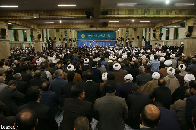 Ayatollah Khamenei meets with officials of the Coordination Council for Islamic propagation.