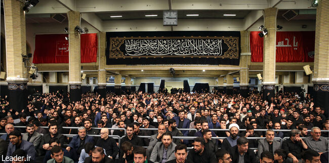 قائد الثورة الإسلامية المعظم يشارك في مراسم عزاء المواكب الطلابية بمناسبة الأربعين الحسيني
