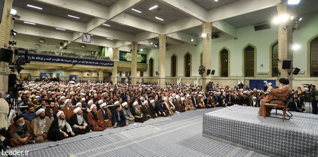قائد الثورة الإسلامية المعظم يستقبل الآلاف من أهالي مدينة قم