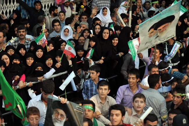 استقبال با شکوه مردم قم از رهبر فرزانه انقلاب اسلامی