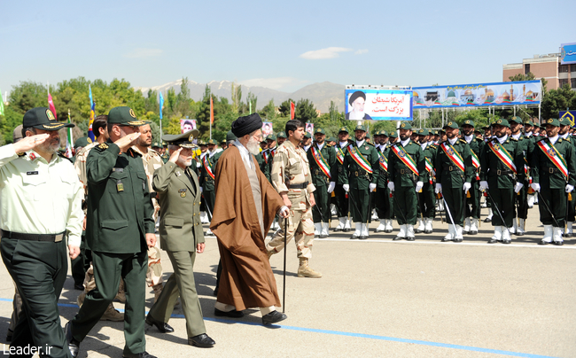 Верховный Лидер революции принял участие в выпускной церемонии курсантов военной академии имени имама Хусейна (ДБМ)