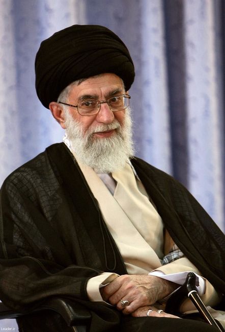 بازديد از نمايشگاه جلوه هاي خودباوري و اقتدار دفاعي وزارت دفاع