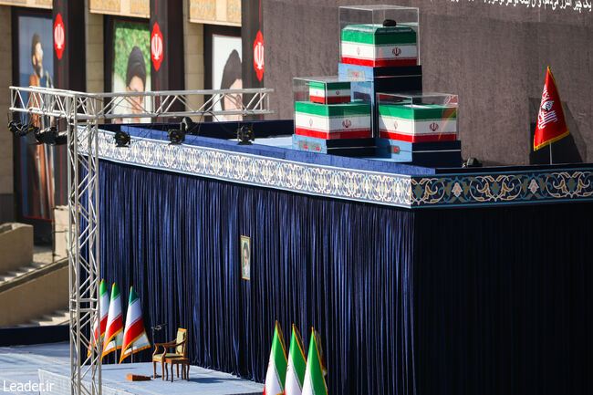وداع با پیکر مطهر امام شهید امت در مصلای امام خمینی(ره)