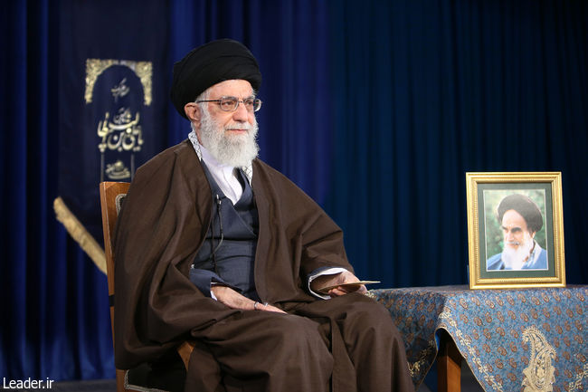 قائد الثورة الاسلامية المعظم يطلق شعار 