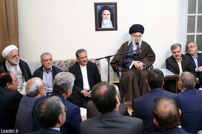 Ayatollah Khamenei receives a group of senior officials and managers