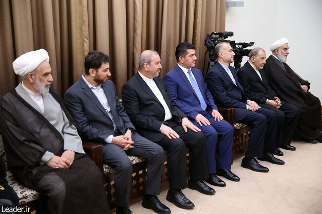 The Leader of the Islamic Revolution in a Meeting of the Prime Minister of Iraq