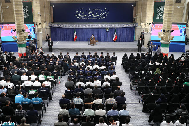 دیدار قهرمانان ورزشی و مدال‌آوران المپیادهای علمی