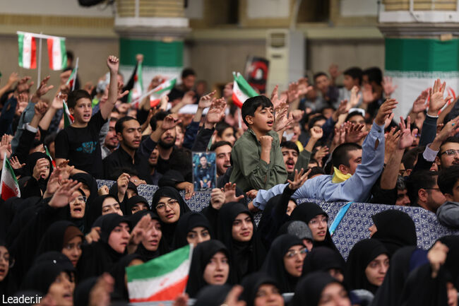 دیدار دانش‌آموزان و دانشجویان به مناسبت 13 آبان