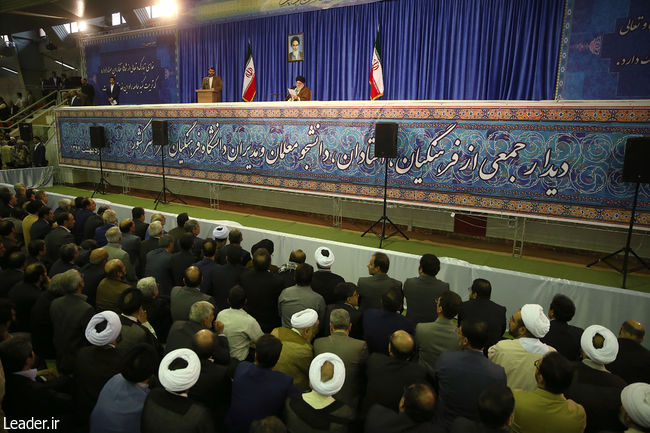 Ayatollah Khamenei meets with thousands of university students and teachers