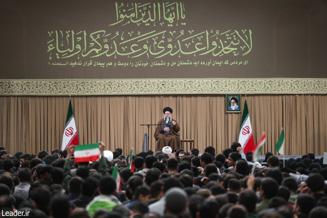 دیدار دانش‌آموزان و دانشجویان به مناسبت 13 آبان