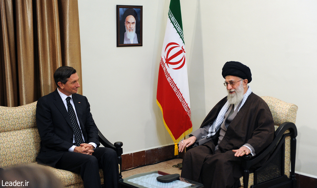 Ayatollah Khameneni receives the Slovenian President and his entourage.