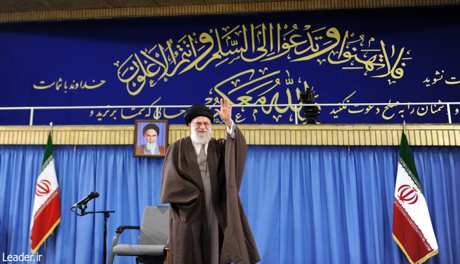 Ayatollah Khamenei delivering a speech among Basij forces.