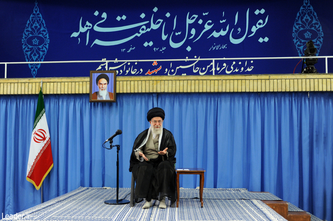 رہبر انقلاب اسلامی سے شہدائے ہفتم تیر اور مدافعان حرم کے اہل خانہ کی ملاقات