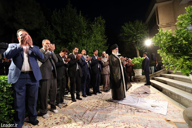 Ayatollah Khamenei receives a group of Iranian poets