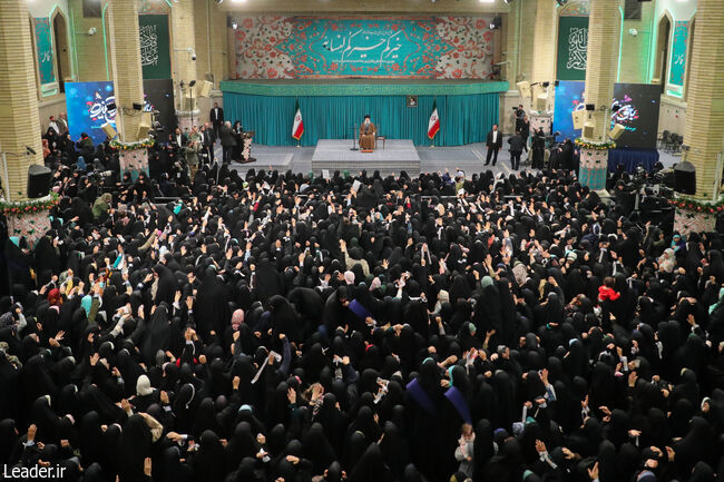 دیدار هزاران نفر از زنان و دختران