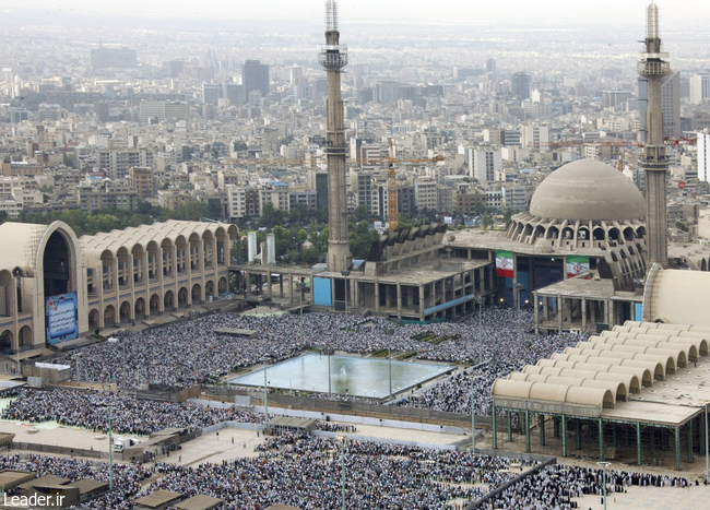 Mübarek Ramazan Bayramı Namazı İslam İnkılabı Rehberinin İmamlığında Kılındı