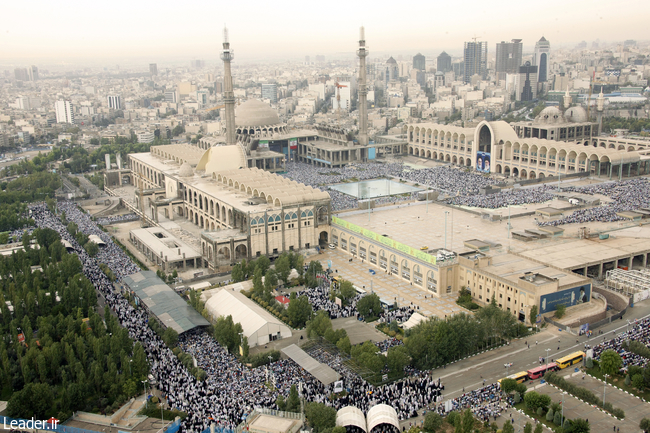 Mübarek Ramazan Bayramı Namazı İslam İnkılabı Rehberinin İmamlığında Kılındı