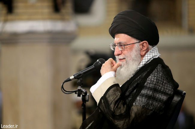 Ayatollah Khamenei meets with professors and researchers from universities