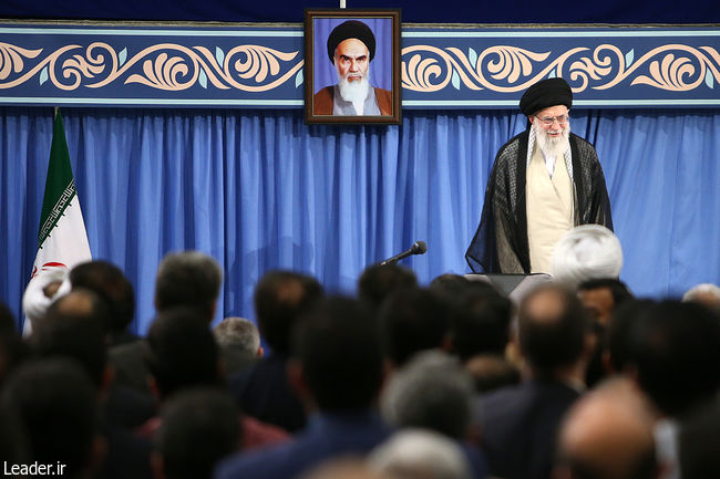 Ayatollah Khamenei meets with professors and researchers from universities