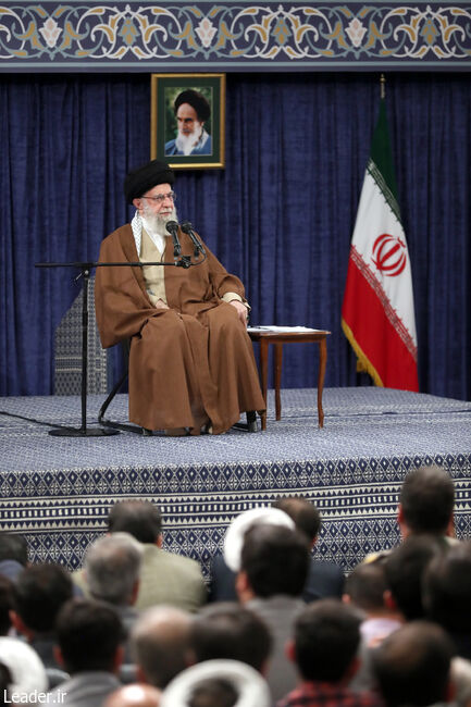 Kebijakan Strategis Imam Khomeini Mengikutsertakan Rakyat dalam Medan Juang