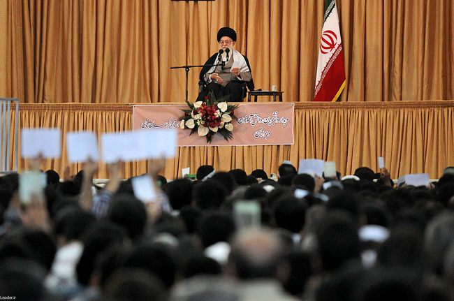 دیدار پر شور هزاران نفراز جوانان با رهبر معظم انقلاب اسلامی