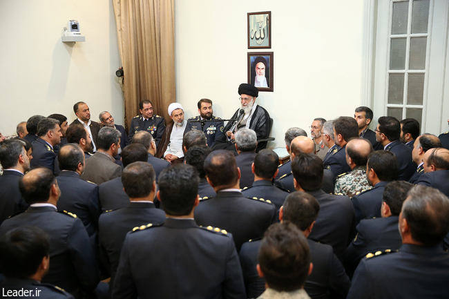 رہبر انقلاب اسلامی سے خاتم الانبیاء ایئر ڈفینس سسٹم کے سربراہ اور اعلیٰ عہدیداروں کی ملاقات