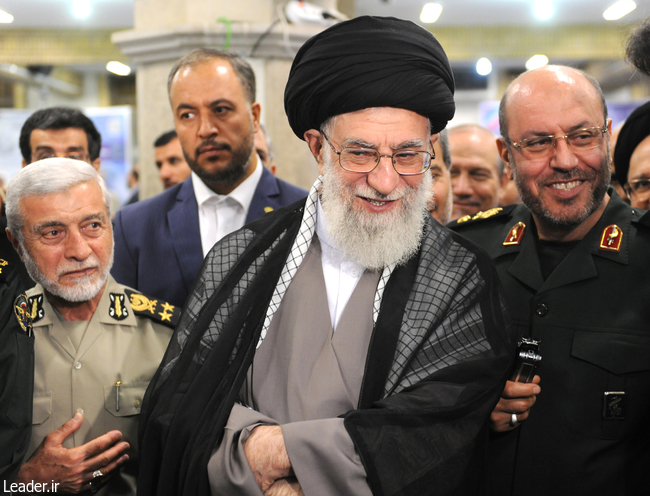 قائد الثورة الاسلامية المعظم يلتقي مسؤولي ومختصي وزارة الدفاع
