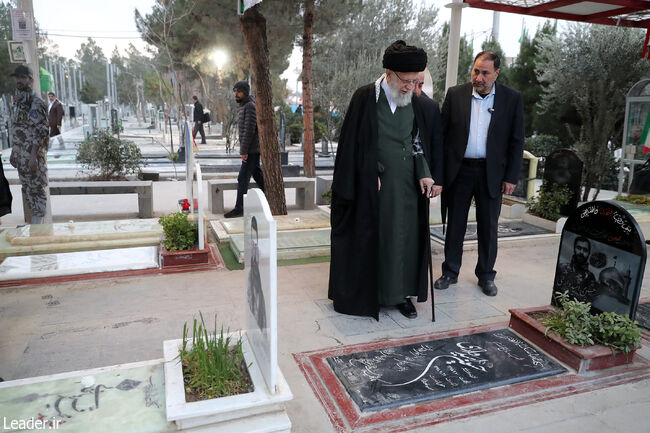 Посещение могилы имама Хомейни (ДБМ) и Аллеи шехидов