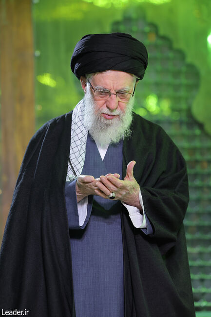 حضور در مرقد بنیانگذار جمهوری اسلامی ایران در آغاز جشن‌های دهه فجر