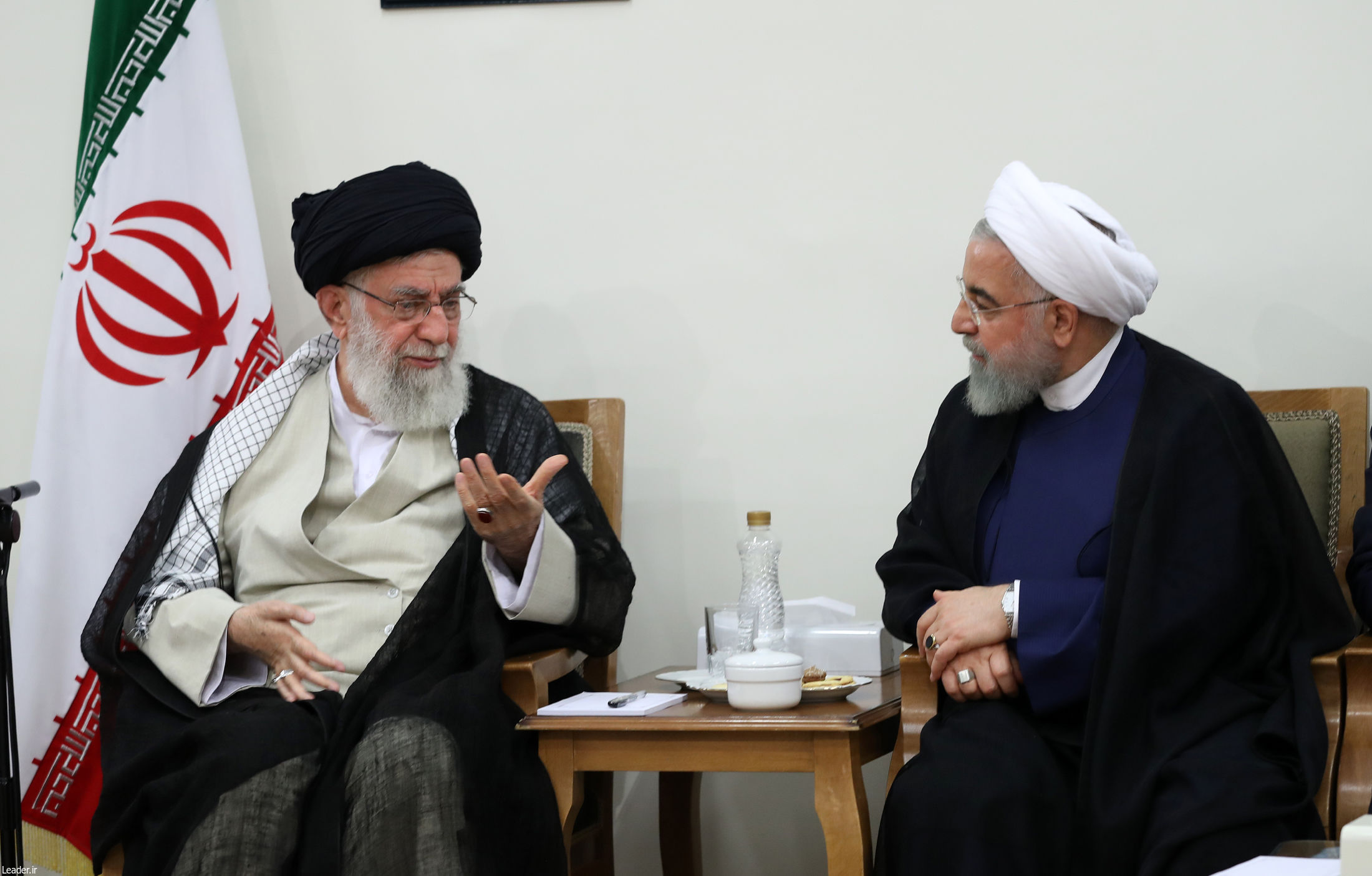 دیدار روحانی و اعضای هیات دولت با رهبر انقلاب /تصاویر