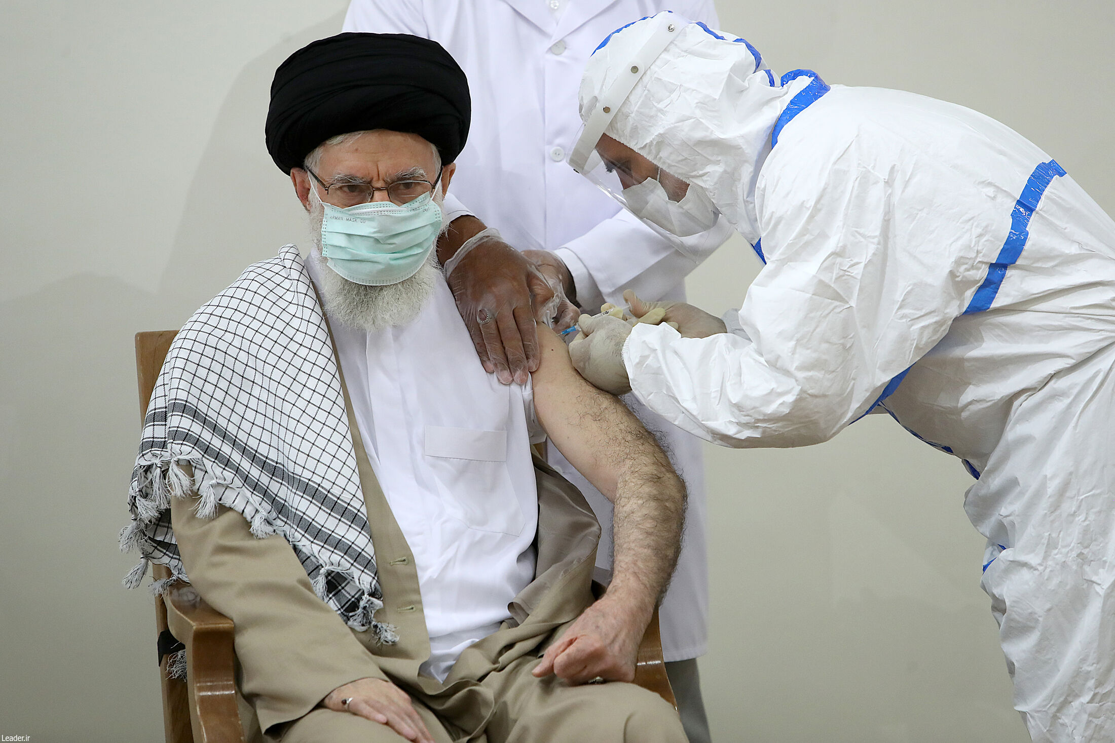 Ayatollah Khamenei Received his second dose of COVIran Barakat vaccine ::  Leader.ir