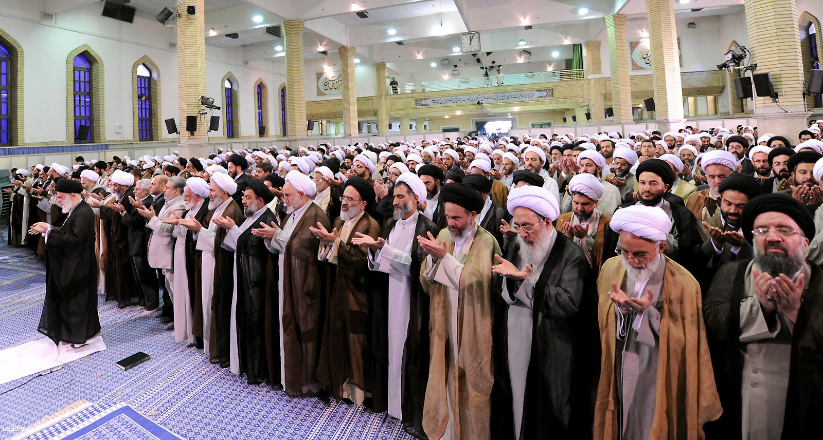 Иран мусульманская. Духовенство Ирана. Мусульманский священник. Иранцы вероисповедание.