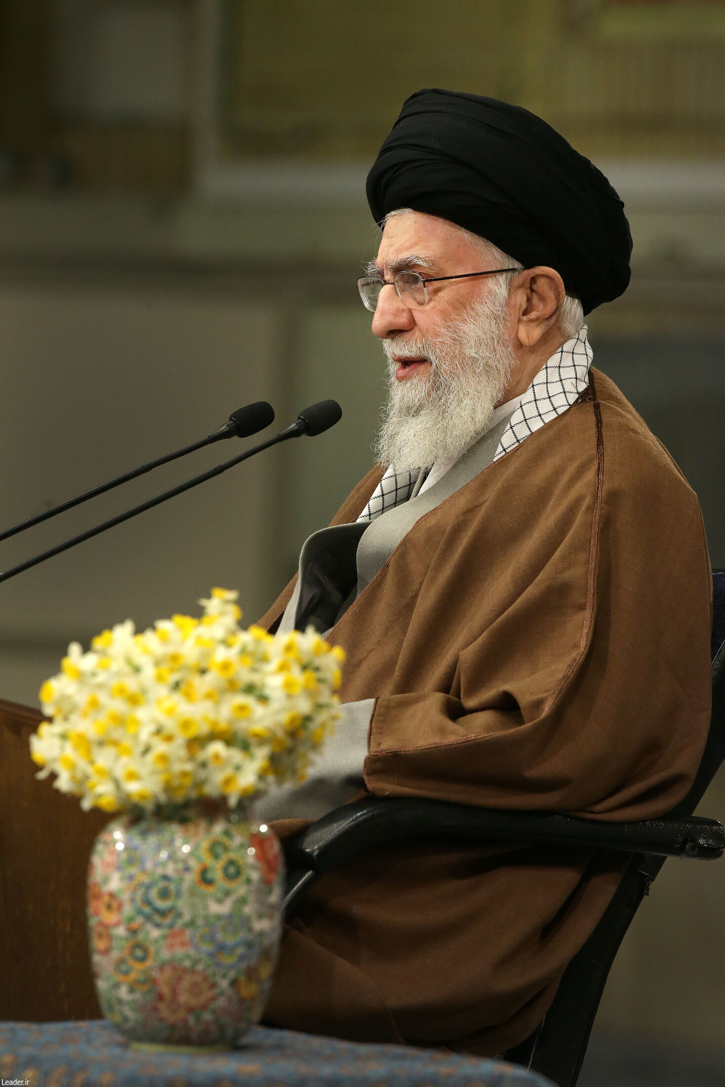 Photos: Ayatollah Khamenei Visits Mausoleum of Imam Khomeini And Martyrs of  Islamic Revolution - International Shia News Agency
