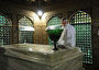 С почтенной гробницы имама Реза (ДБМ) была удалена пыль