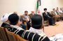 الإمام الخامنئي يلتقي أعضاء لجنة تكريم ذكرى عليمردان بختياري