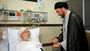 رئیس المجلس الأعلى الإسلامي العراقي یعود الإمام الخامنئي في المستشفى