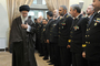 الإمام الخامنئي يستقبل قادة القوة البحرية في جيش الجمهورية الإسلامية الإيرانية